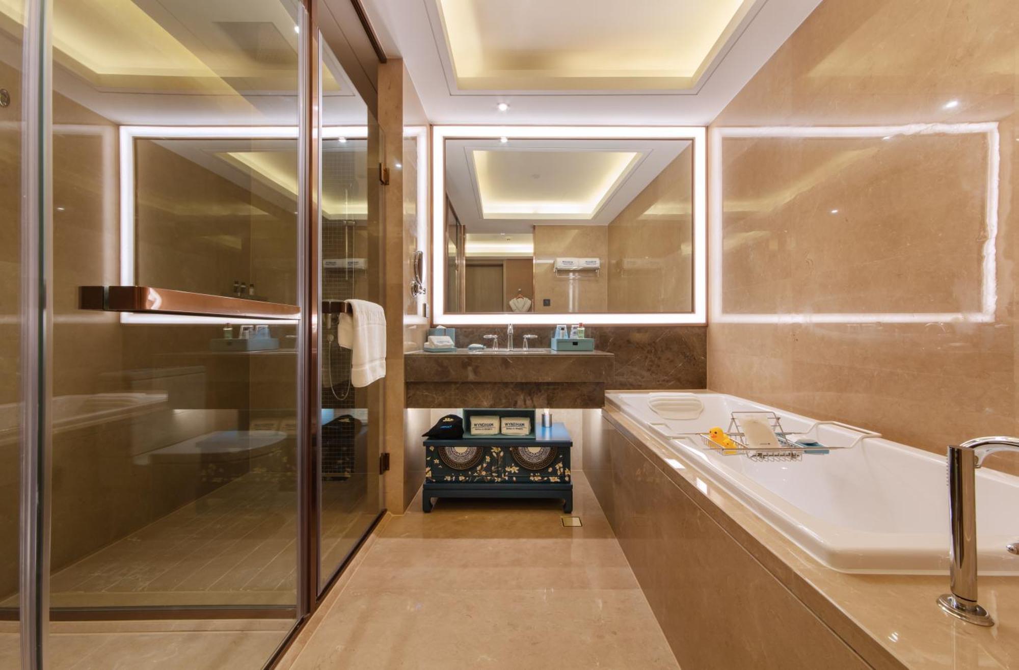 Kunming Huiyue Wyndham Hotel Екстериор снимка